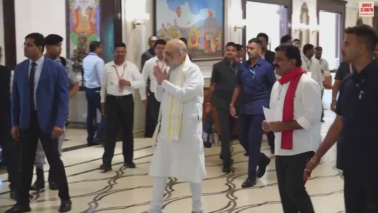 VIDEO : नक्सल प्रभावित बीजापुर के 31 युवाओं ने की गृहमंत्री अमित शाह से मुलाकात, पहली बार राजधानी रायपुर आने पर दिखे बेहद गद-गद