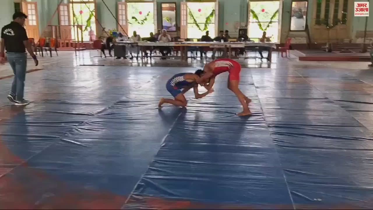 VIDEO : Wrestlers put their tricks in wrestling competition struggle to win