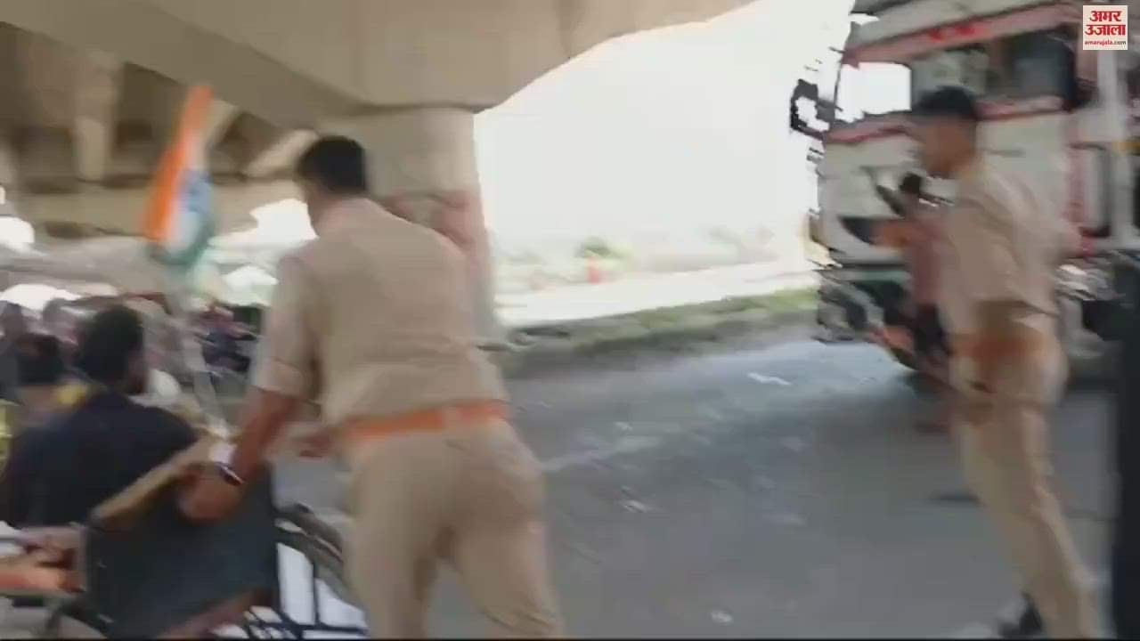 VIDEO : Even after four days of the protest in chandauli no official arrived disabled people blocked highway