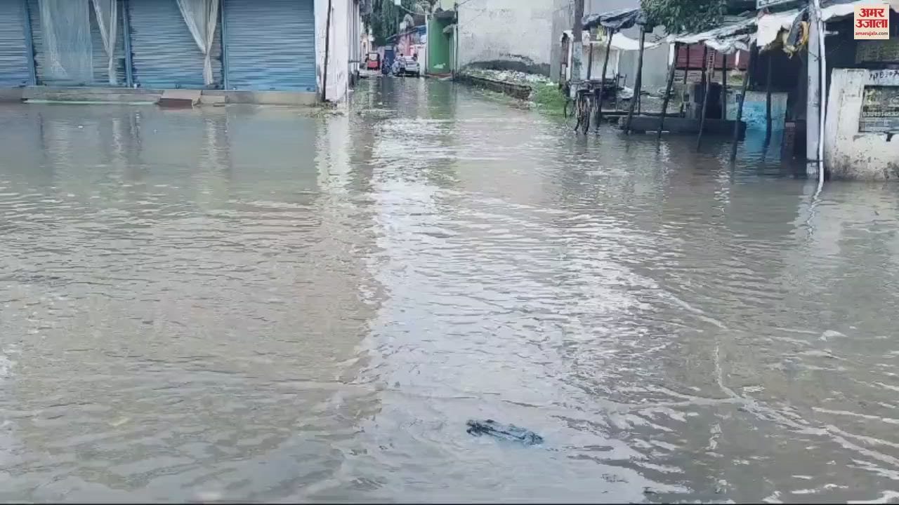 VIDEO : Rain water accumulated on the roads in Chandauli people faced increased problems