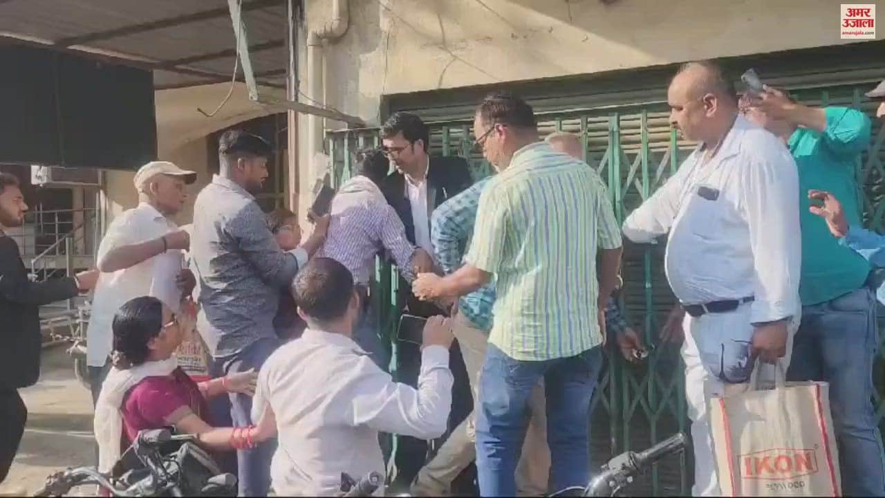 VIDEO : Dispute between shop owner and shopkeeper advocate kicked the young man