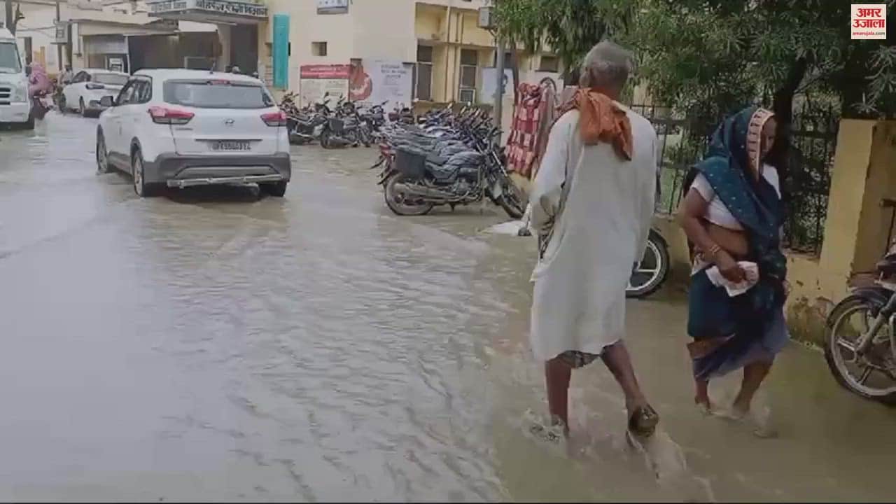 VIDEO : Officers kept making action plans in Chandauli district hospital got submerged