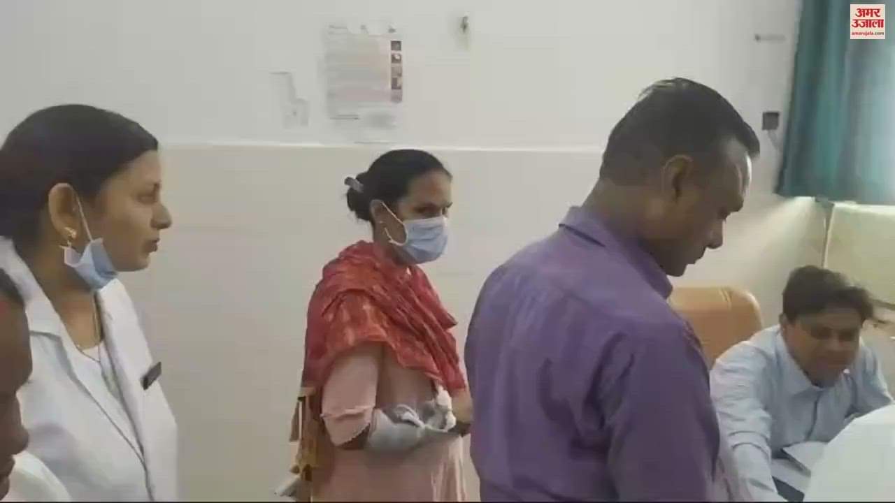 VIDEO : Divisional District Hospital employees mobilized Chief Medical Superintendent pacified them