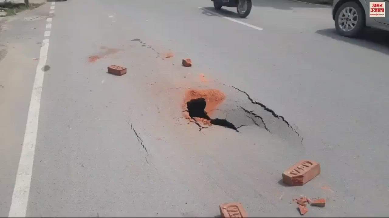 VIDEO : road suddenly collapsed in varanasi causing chaos local people did this