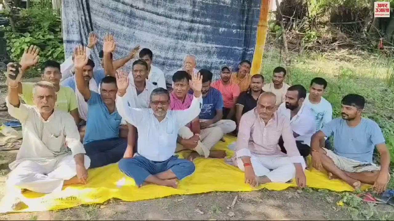 VIDEO : For the fourth time people of twenty villages started sit-in protest demanding railway gate