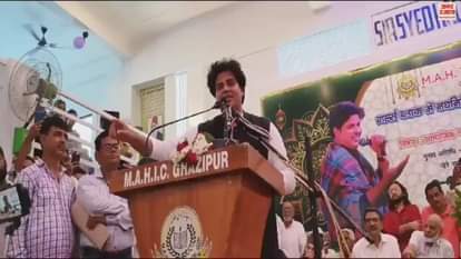 VIDEO : You gave India nothing but riots poem of Imran Pratapgarhi got applause
