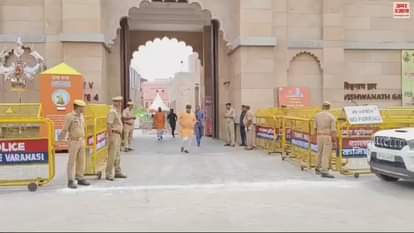 VIDEO : Yogi Adityanath reached Kaal Bhairav and Kashi Vishwanath Dham and performed worship