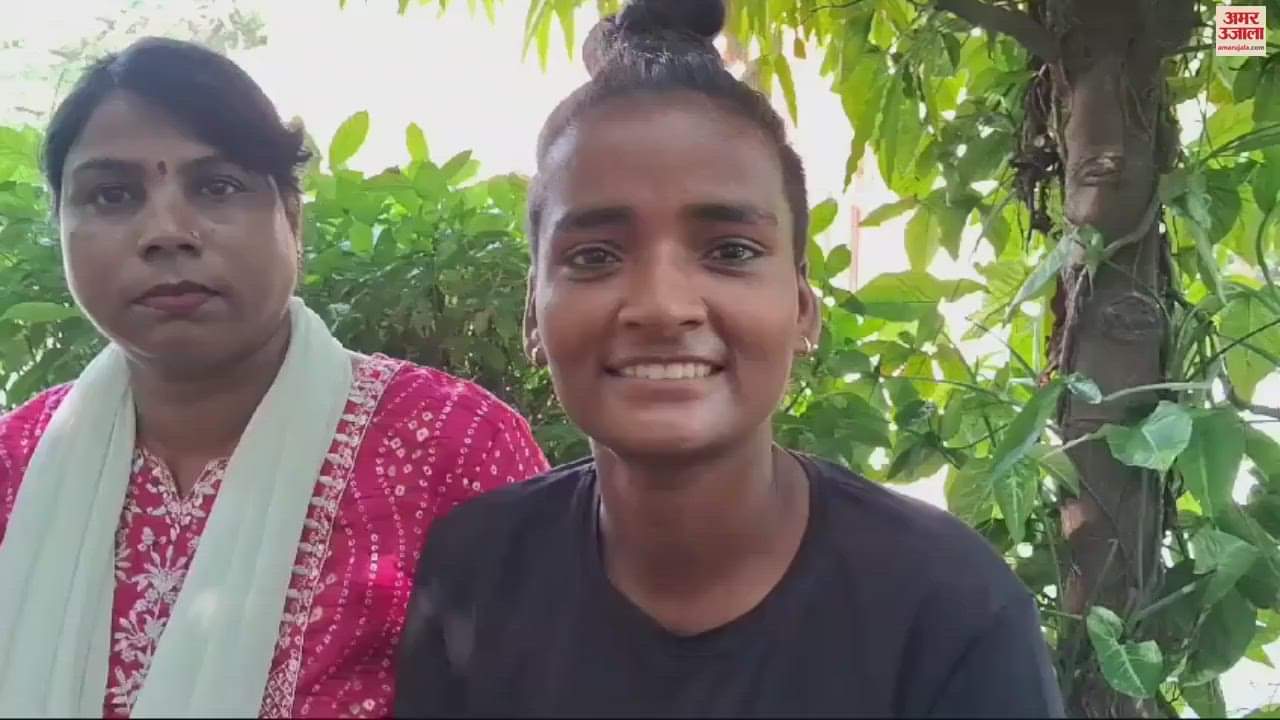 VIDEO : Football players are giving training to drive autos study and play