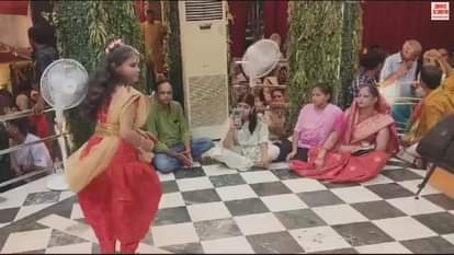 VIDEO : Kathak dance Durga temple captivated people echoed- Holi played graveyard...