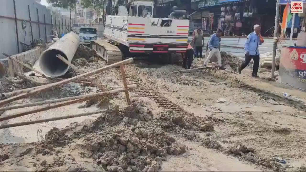 VIDEO : Ropeway construction work continues at Church Square in varanasi public facing traffic jam problem