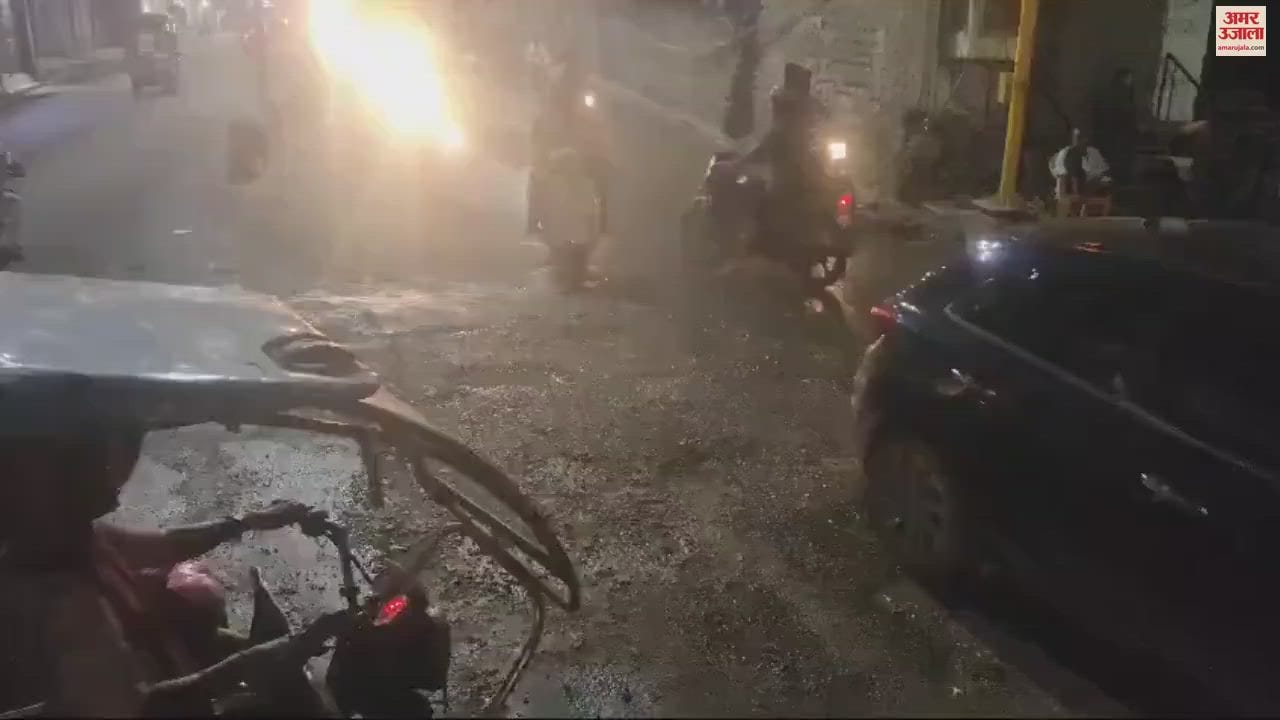 VIDEO : Fear road collapse at Sigra crossing foul smell due to rain and sewer water
