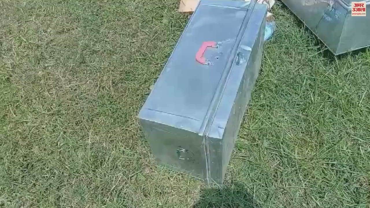 VIDEO : Thieves entered house help of bamboo in mau stole jewellery worth five lakhs and cash worth 50 thousand