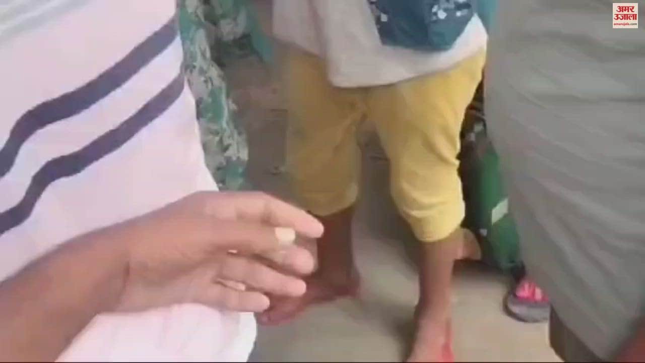 VIDEO : Villagers angry over construction stairs and bridge on road in bhadohi police said this is revenue matter