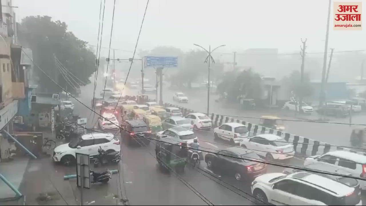 VIDEO : साइबर सिटी गुरुग्राम में अचानक से बदला मौसम, तेज हवाओं के साथ हुई बरसात