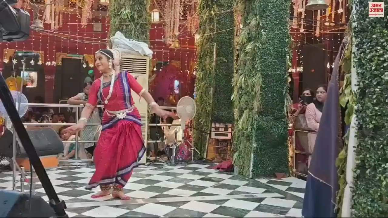 VIDEO : audience mesmerized by performance of Odissi dancer Shubhada
