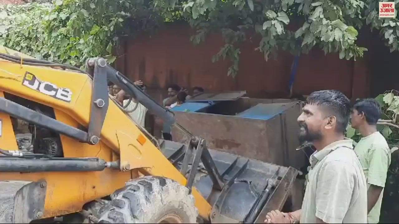 VIDEO : Railway administration team could not remove encroachment in the Dehradun railway station premises