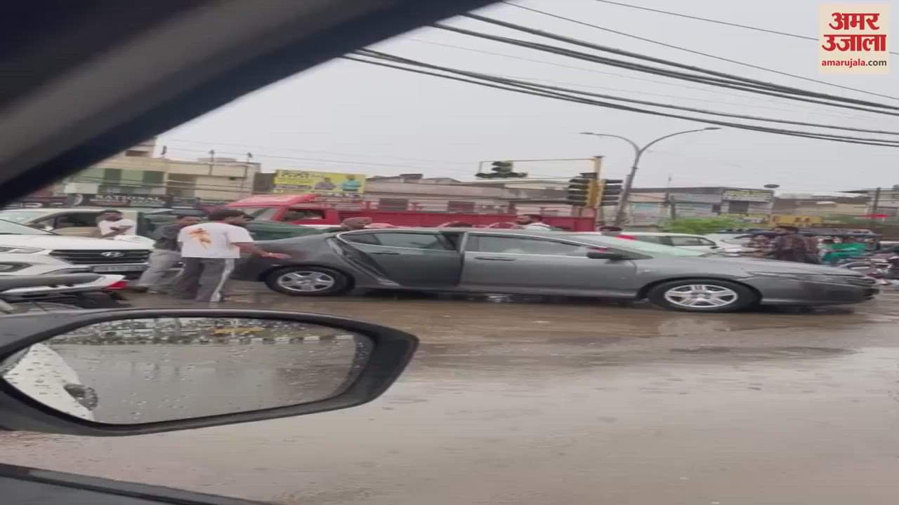 VIDEO : लुधियाना में कार के बोनट पर वकील, अंदर बैठे युवक घसीटते हुए ले गए