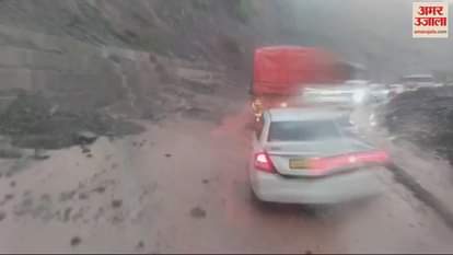 VIDEO : Due to debris at Chakki Mor one lane had to be opened for one kilometer