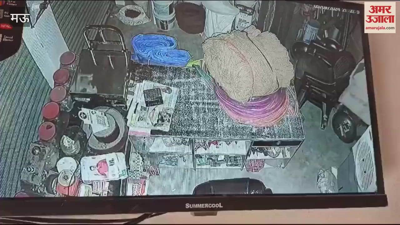 VIDEO : Covered one camera theft in mau incident captured another reached cash counter wearing cardboard