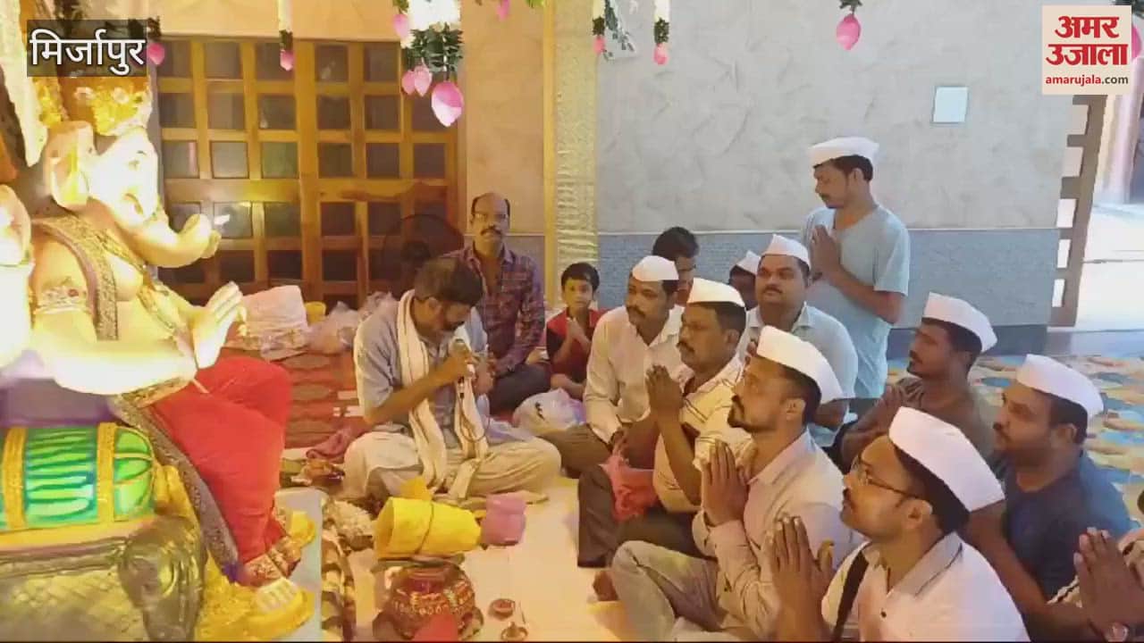VIDEO : Lord Ganesha installed in Puja Pandals of mirzapur worship started devotees cheered