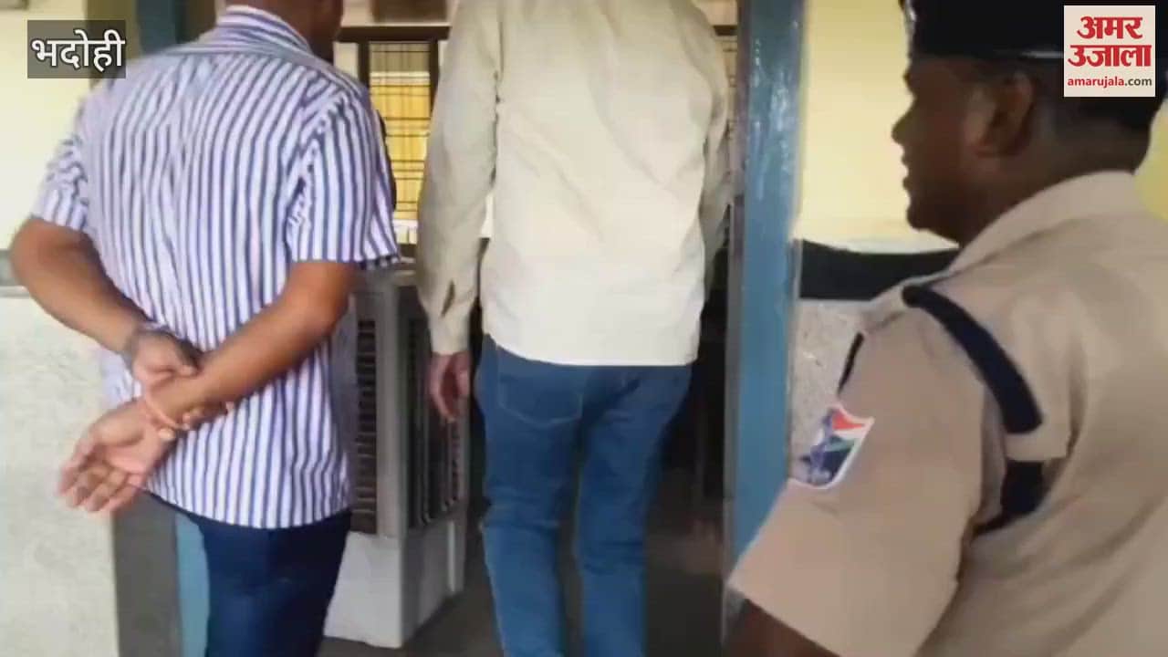 VIDEO : Sudden threat railway station CBI team checking passengers standing ticket counter
