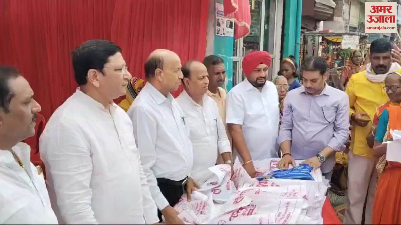 VIDEO : Poor women's faces after getting sarees, traders took social initiative