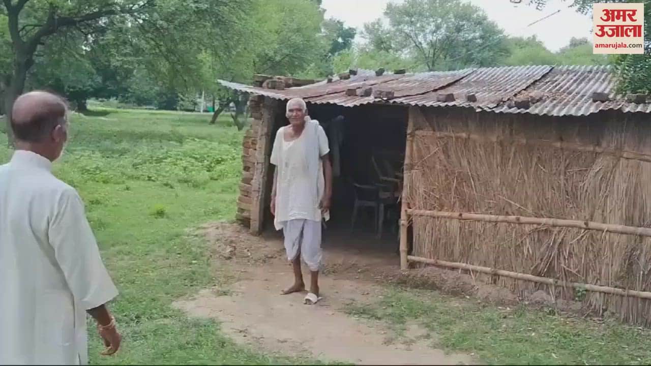 VIDEO : teacher still lives in hut imparts knowledge even age of 80 received honor on Teachers Day