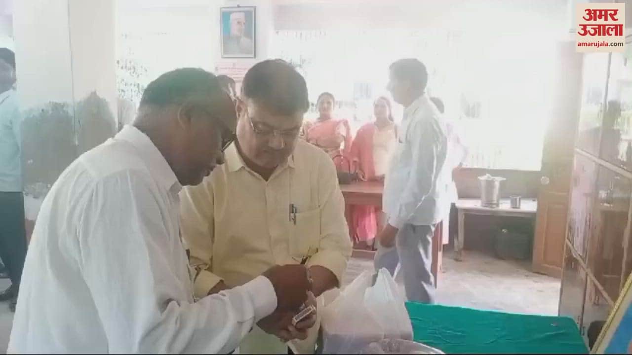 VIDEO : Children celebrated Teachers Day by cutting cake