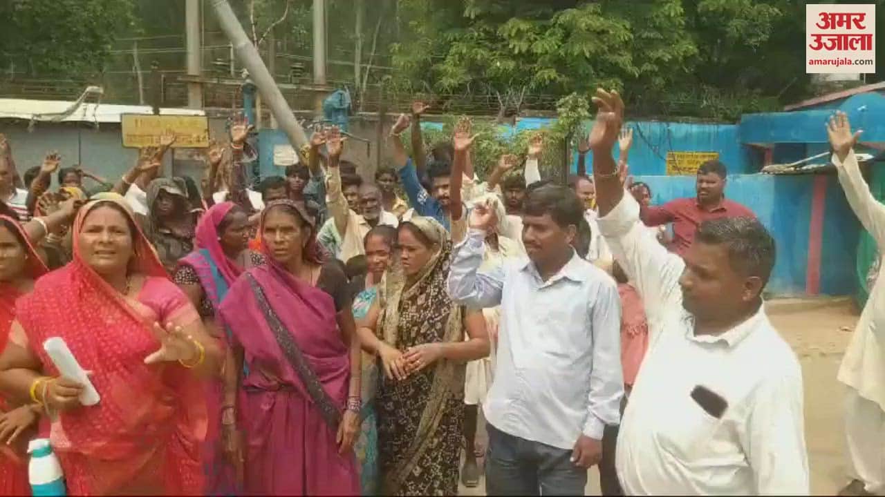 VIDEO : Villagers gheraoed police station over power cuts raised slogans assurance of restoring power supply