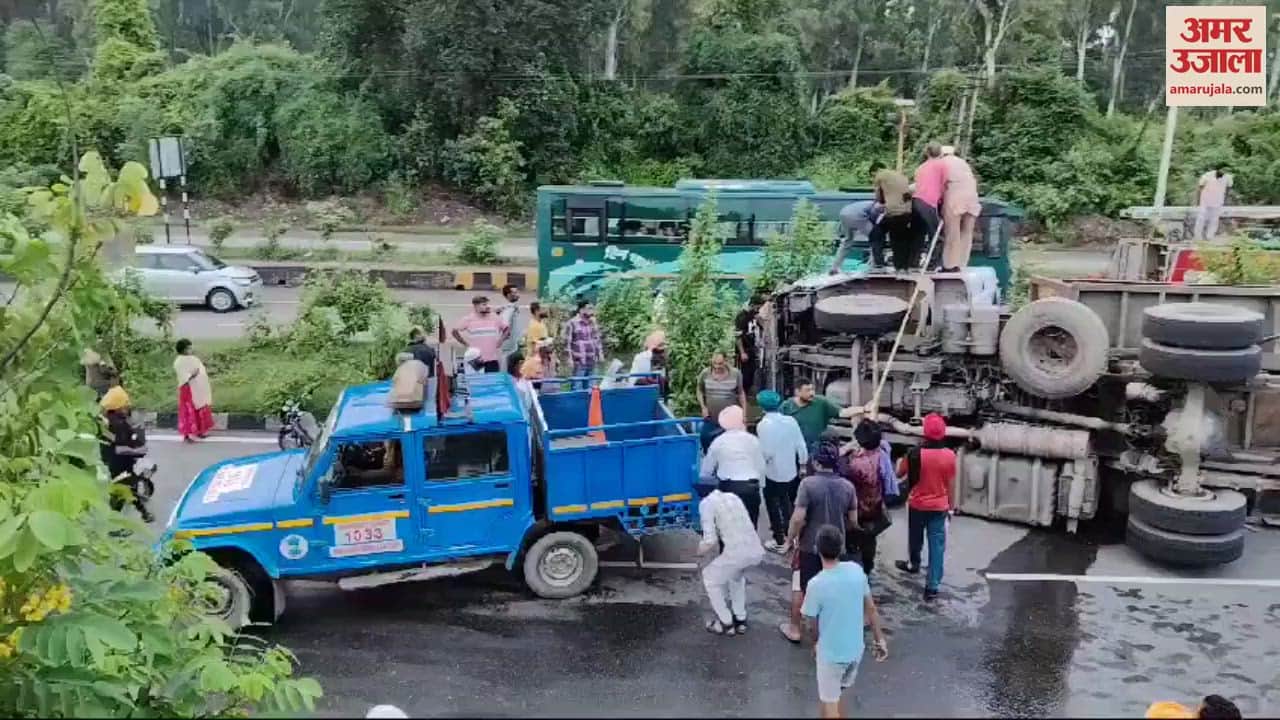 VIDEO : Vehicle loaded with cylinders caught fire in Kiratpur Sahib, driver rescued