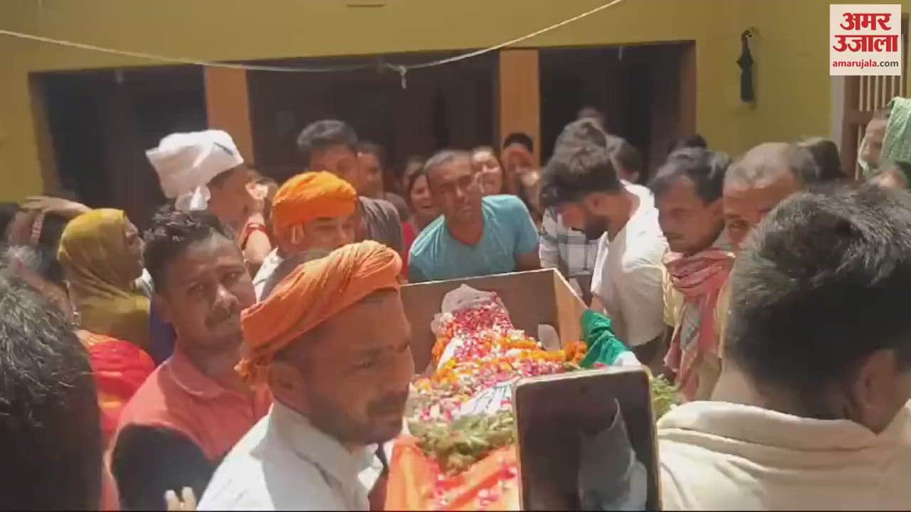 VIDEO : chaos when body of CRPF jawan arrived he died under suspicious circumstances