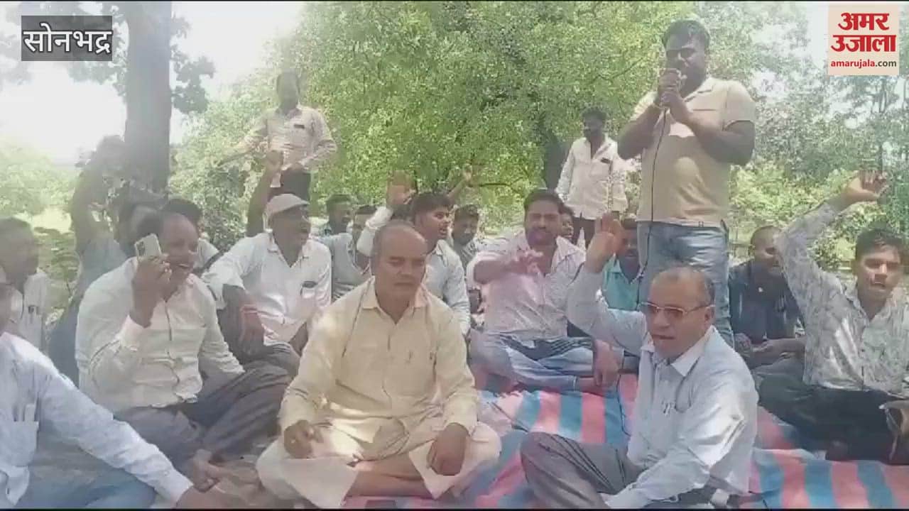 VIDEO : Tired of power cuts people surrounded Babhani substation sat on dharna and created a ruckus