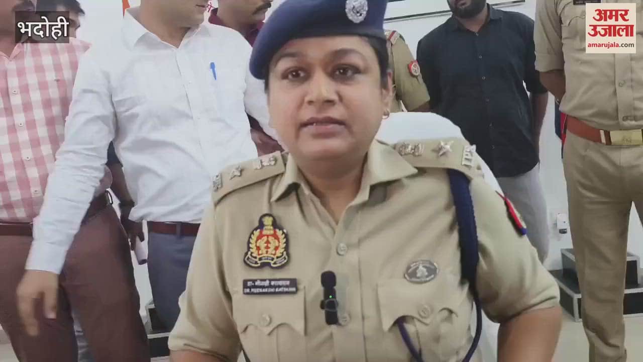 VIDEO : People Bhadohi lit up after finding lost mobiles expressed gratitude to police 121 handsets recovered