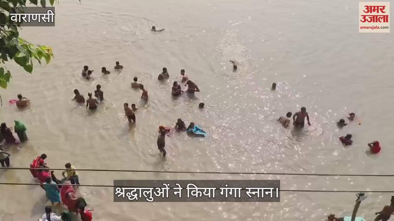 VIDEO : Devotees took bath in Ganga at Tulsi Ghat at varanasi