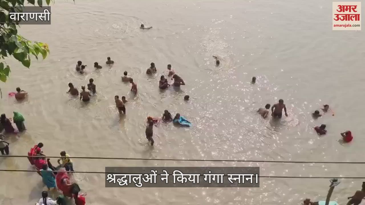 VIDEO : Devotees took bath in Ganga at Tulsi Ghat at varanasi