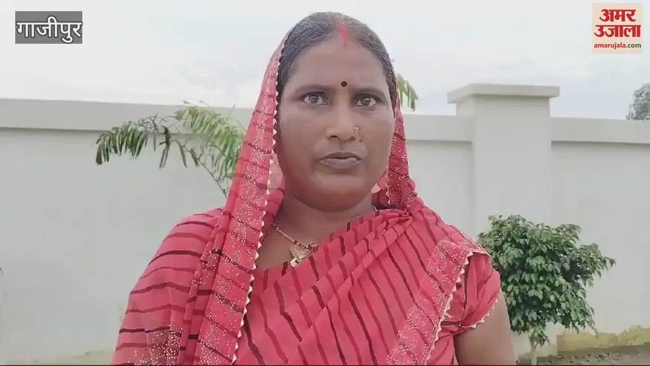 VIDEO : Family members angry death of newborn created ruckus in ghazipur compounder ran away body