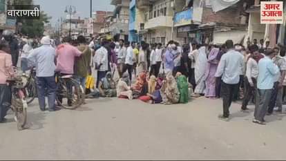 VIDEO : People staged sit in protest against the colonizer accusing him of blocking road to the colony