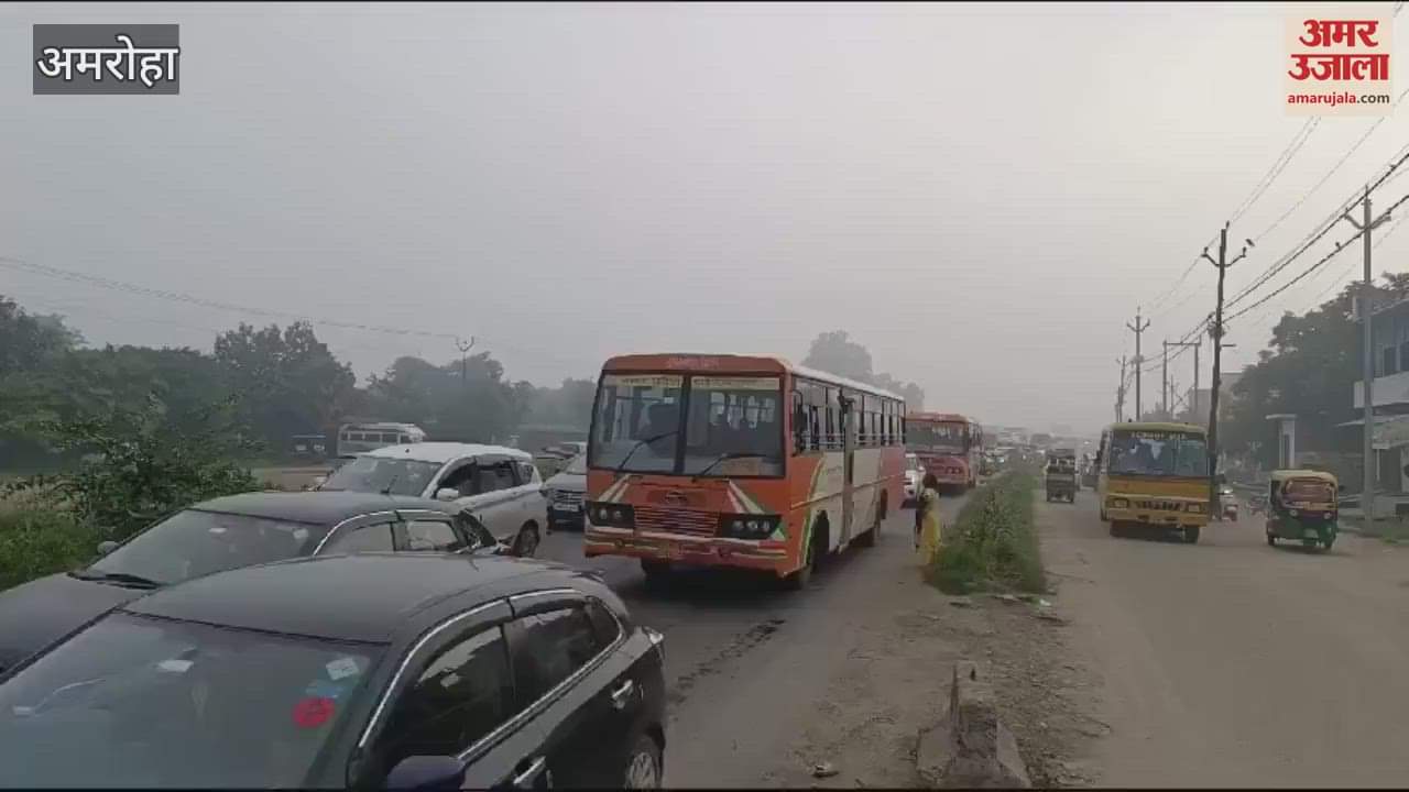 VIDEO : Gajraula, a trailer was put on the divider to save the e-rickshaw, causing a jam on the highway