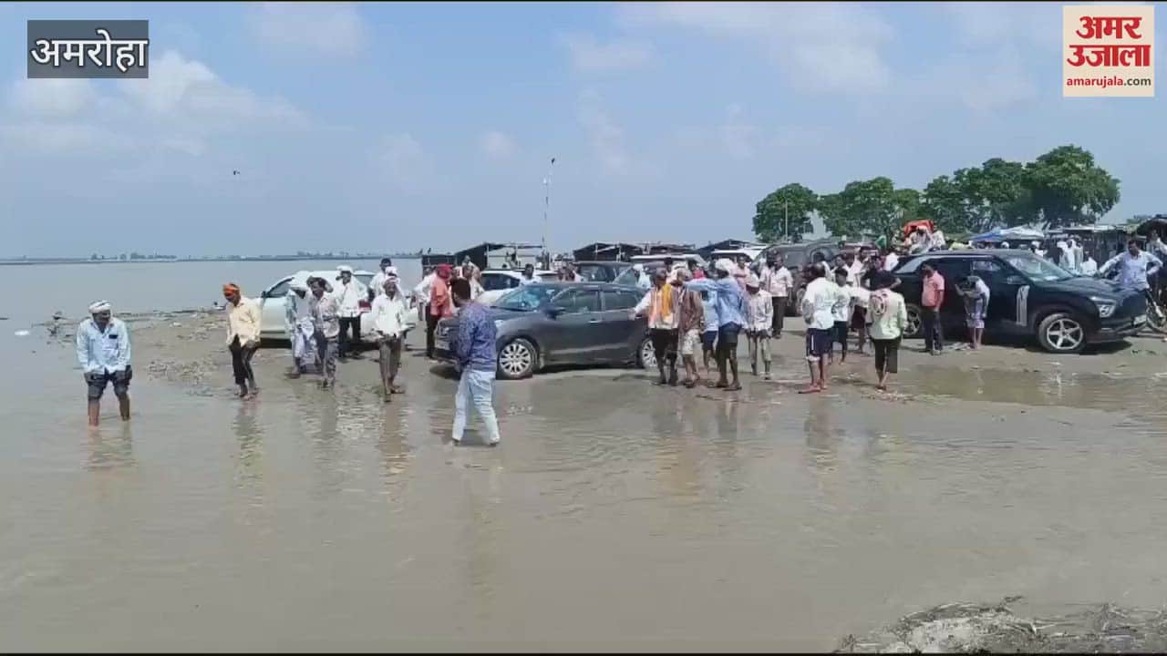 VIDEO : Ganga water level increased due to rain in Gajraula, people are facing difficulty in performing last rites