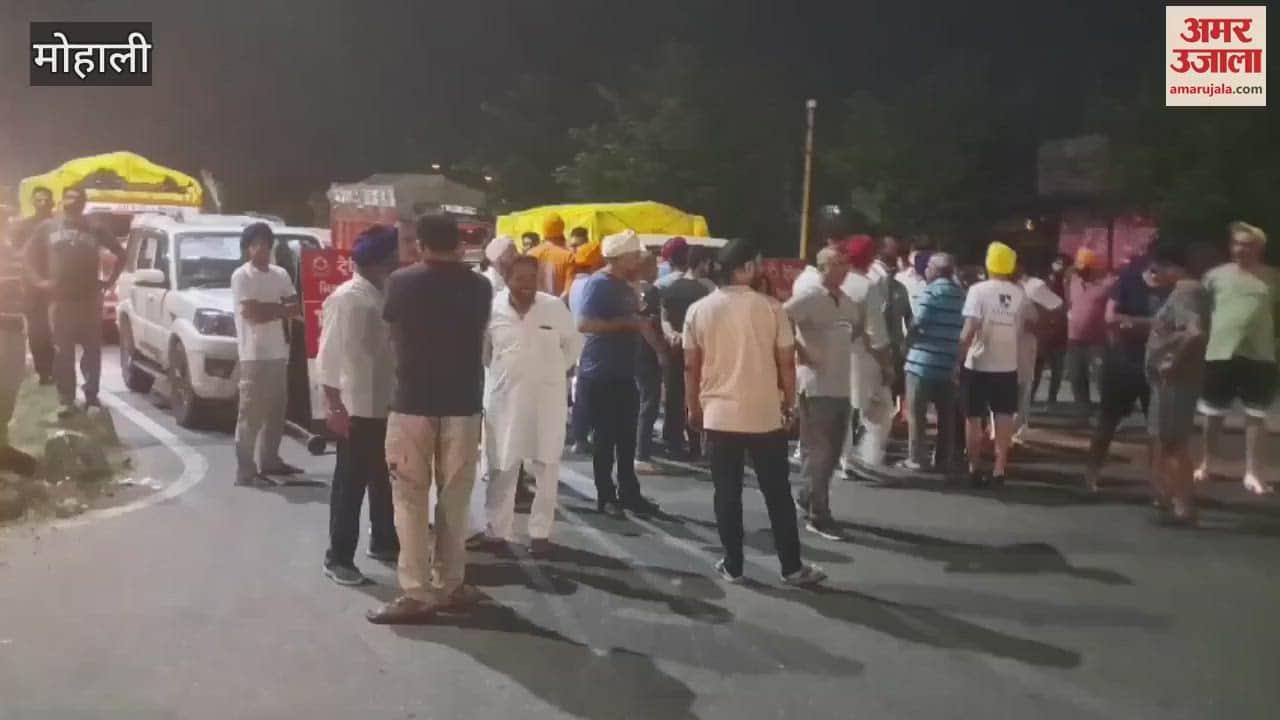 VIDEO : Residents of Aero City and IT City protest against shortage of electricity and water in Mohali