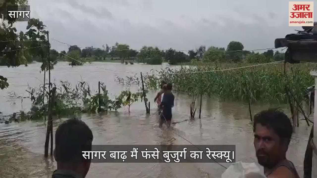The tree on the river bank saved the life of an elderly man SDERF team rescued