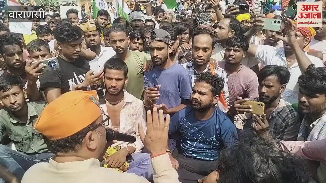 VIDEO : MLA assured e-rickshaw drivers said I will put their demands before administration