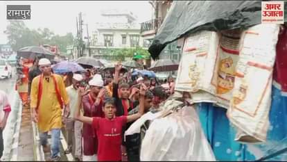 VIDEO : Chanting of Ganpati Bappa Morya amidst rain in Rampur, immersion of idols
