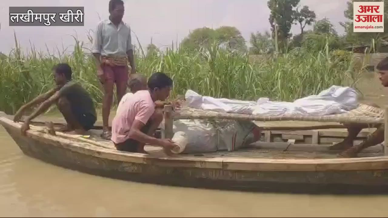 VIDEO : हर जगह पानी ही पानी, नाव पर शव रख तीन किलोमीटर किया सफर