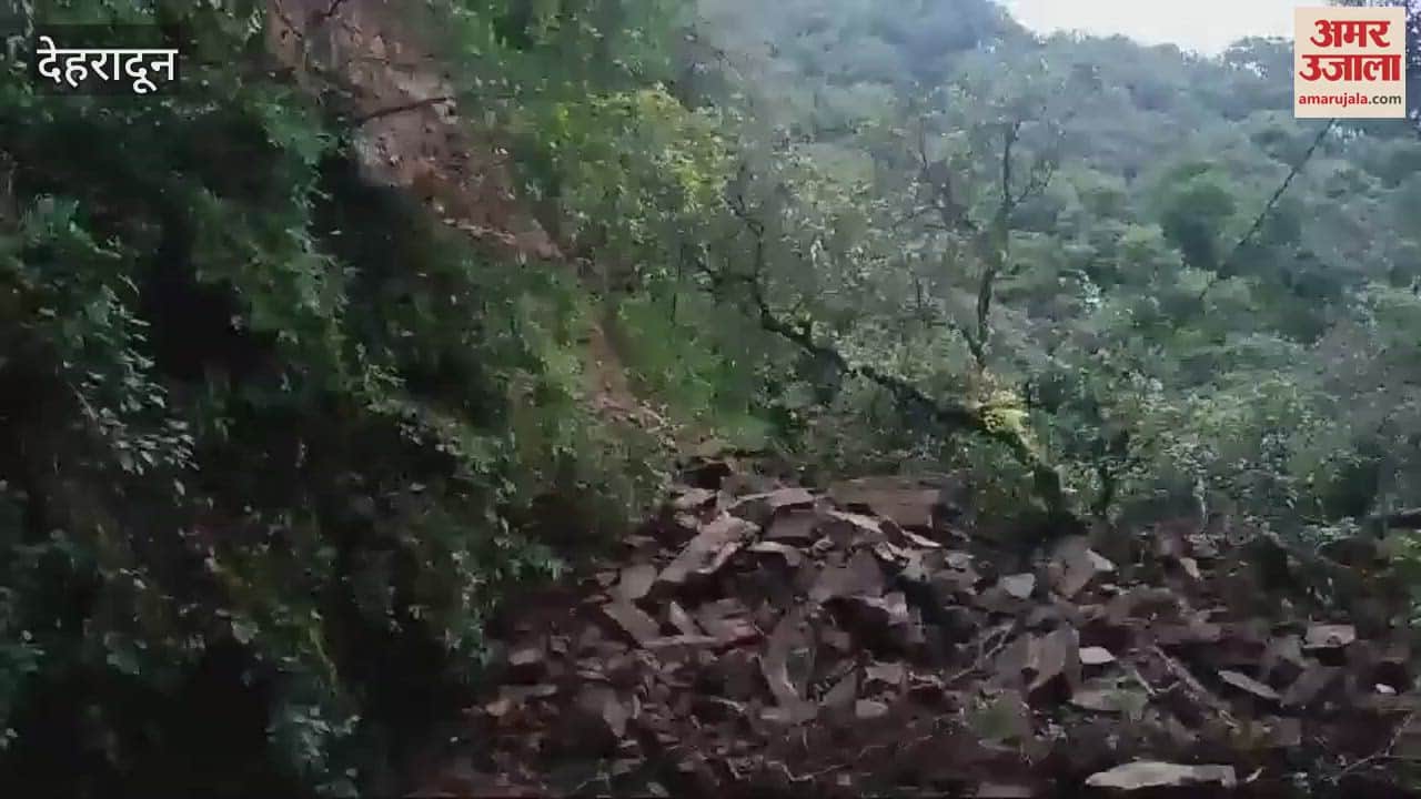 VIDEO : Landslide after rain in Mussoorie Landour-Tehri road closed