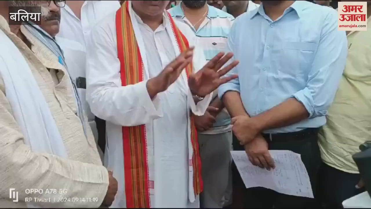 VIDEO : trader slipped fell railway track in ballia legs cut off Protest over chaos the station