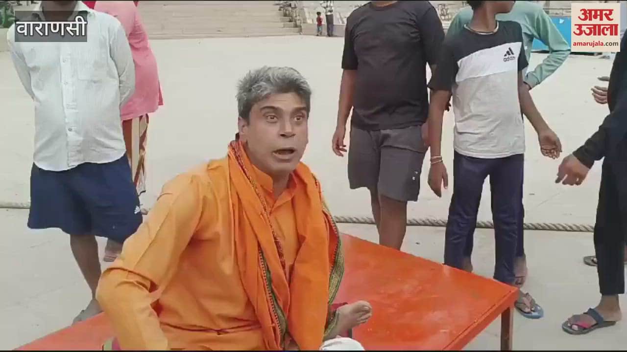 VIDEO : death Case of elderly person in varanasi Social workers staged sit-in for arrest the contractor