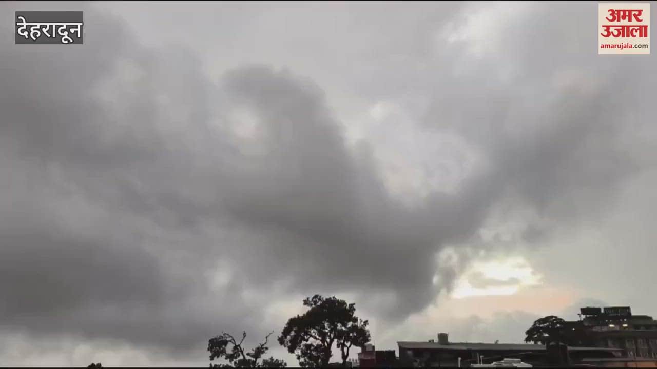 VIDEO : Clouds flying amidst rain in Mussoorie Uttarakhand Weather News
