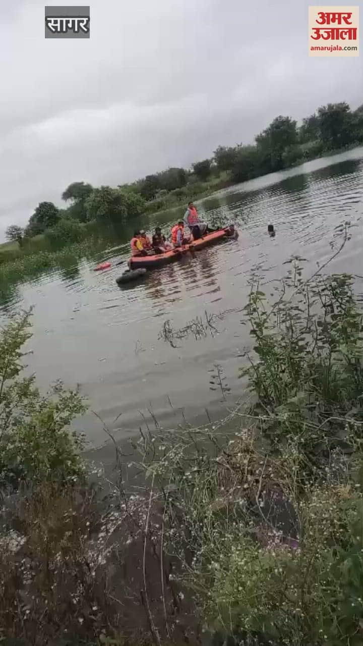 Sagar Two youths who went to immerse Ganpati idol died by drowning in pond rescue team took out body