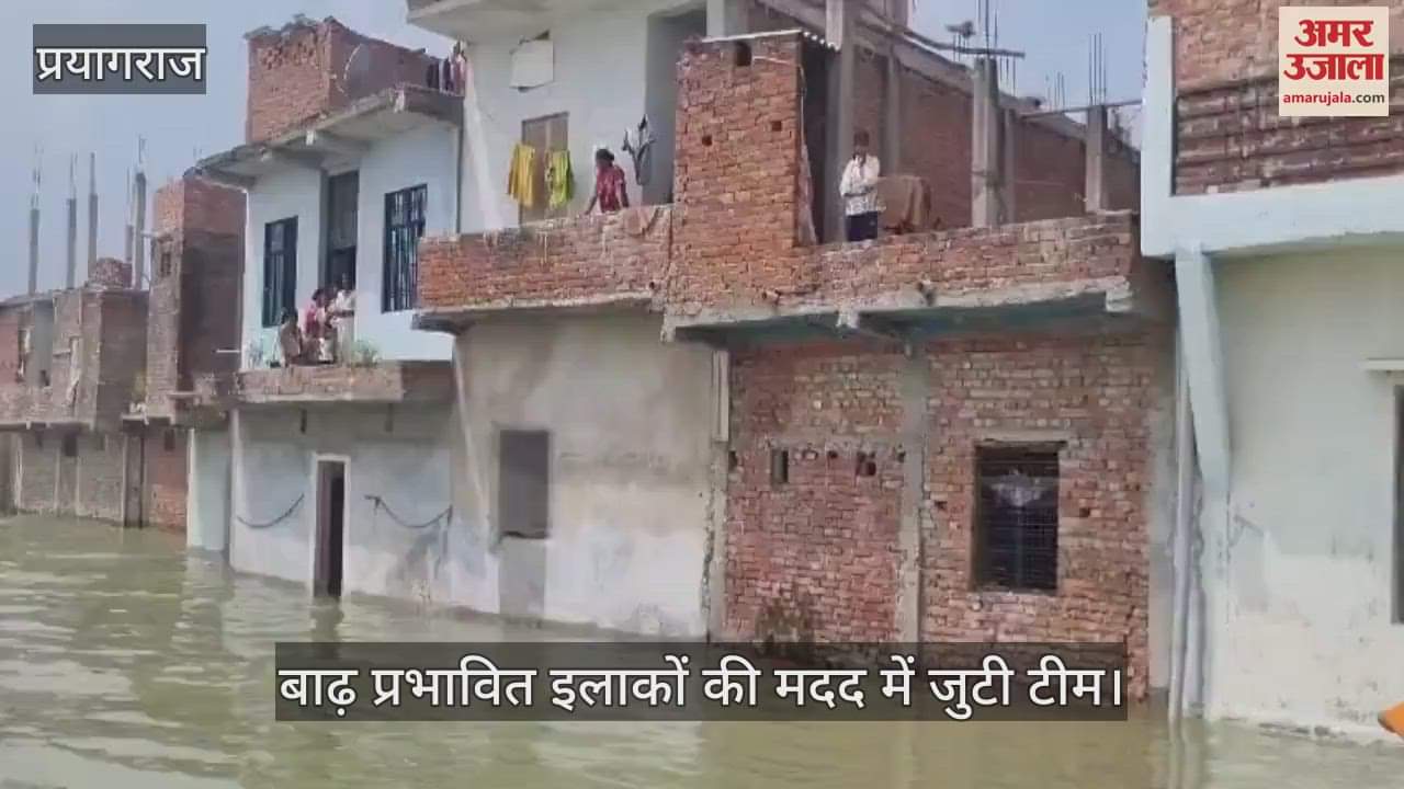 VIDEO : NDRF is engaged in relief work from Varanasi, relief material is being distributed in flood affected areas.